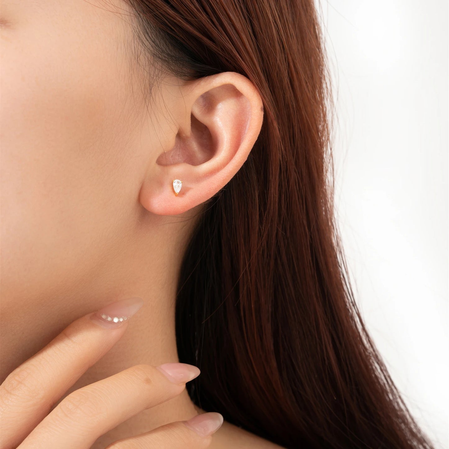The Gem Oval Glow Stud Earrings