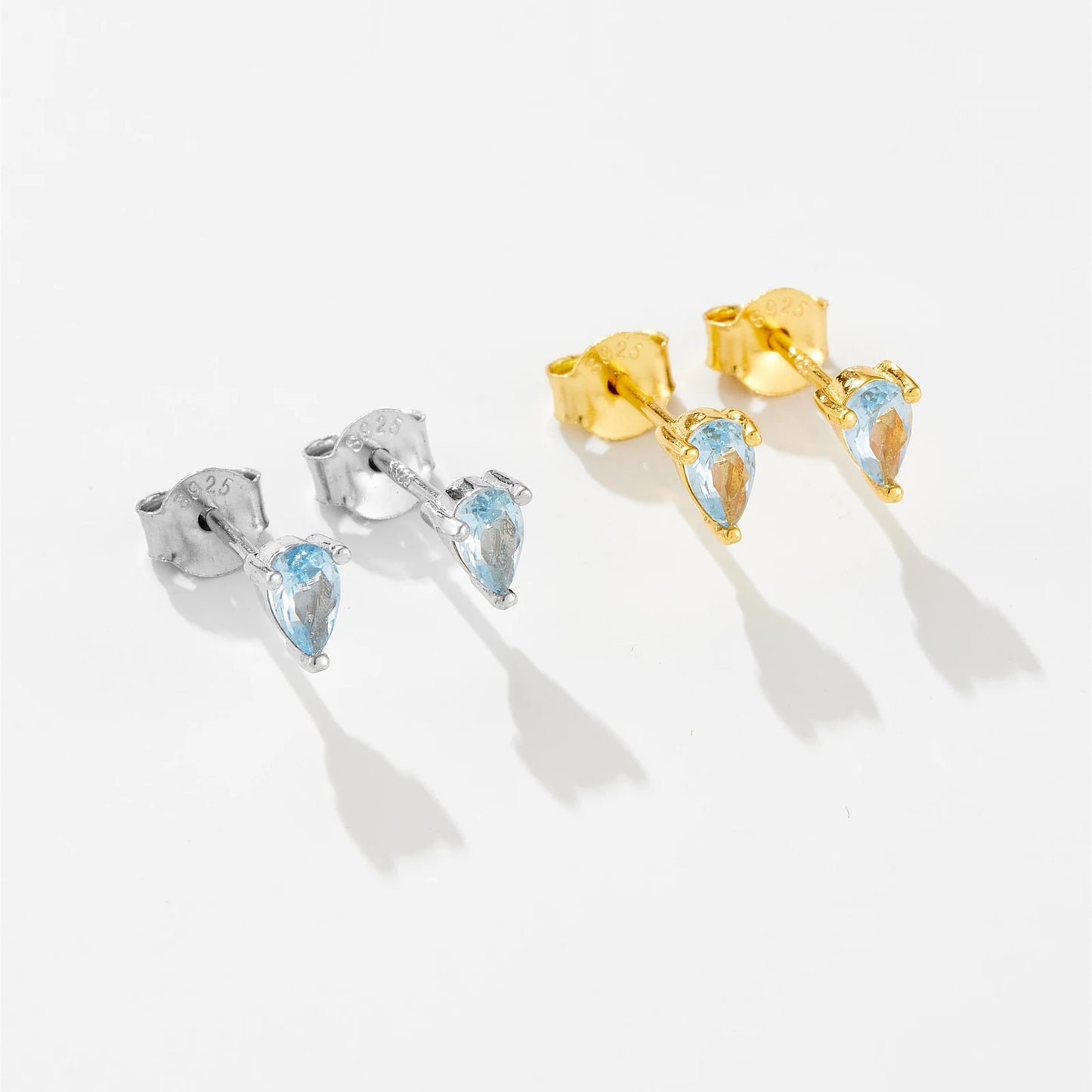 The Gem Oval Glow Stud Earrings